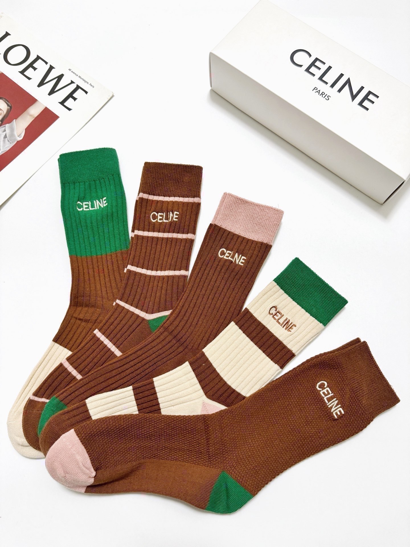 配包装🌟【一盒5 双】 🌟Celine 赛琳 经典刺绣字母logo 纯棉混纺中筒袜 ，软糯亲肤，ins超