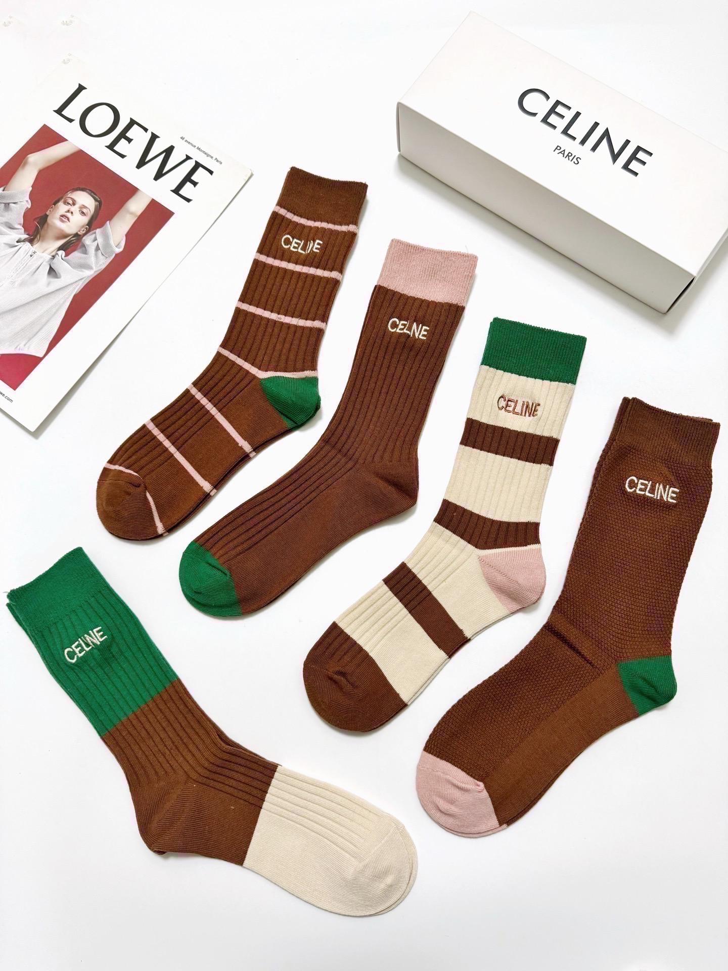 配包装🌟【一盒5 双】 🌟Celine 赛琳 经典刺绣字母logo 纯棉混纺中筒袜 ，软糯亲肤，ins超