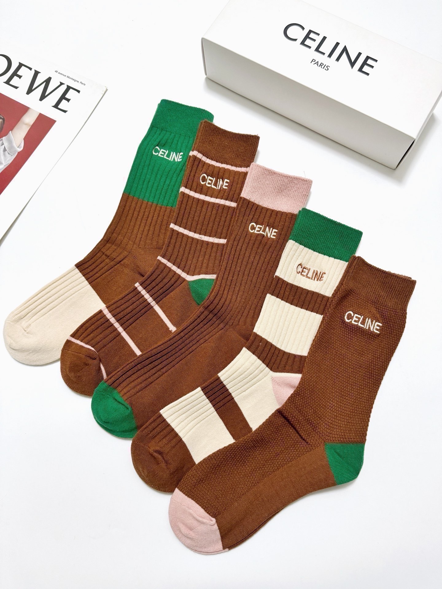 配包装🌟【一盒5 双】 🌟Celine 赛琳 经典刺绣字母logo 纯棉混纺中筒袜 ，软糯亲肤，ins超