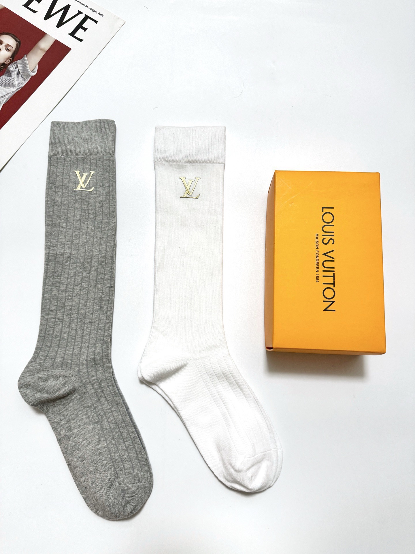 配包装🌟【一盒2双】 🌟LV 路易威登 经典字母logo纯棉袜 小腿堆堆袜，ins超火爆红人同款，精美 
