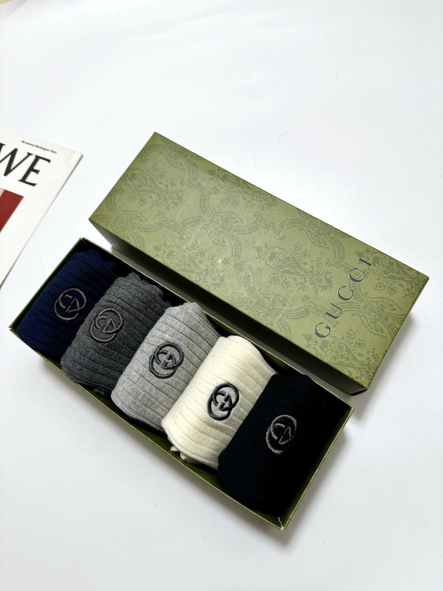 配包装🌟【一盒5 双】 🌟Gucci 古琦 经典刺绣字母logo 纯棉 混纺中筒袜 ，软糯亲肤，ins超