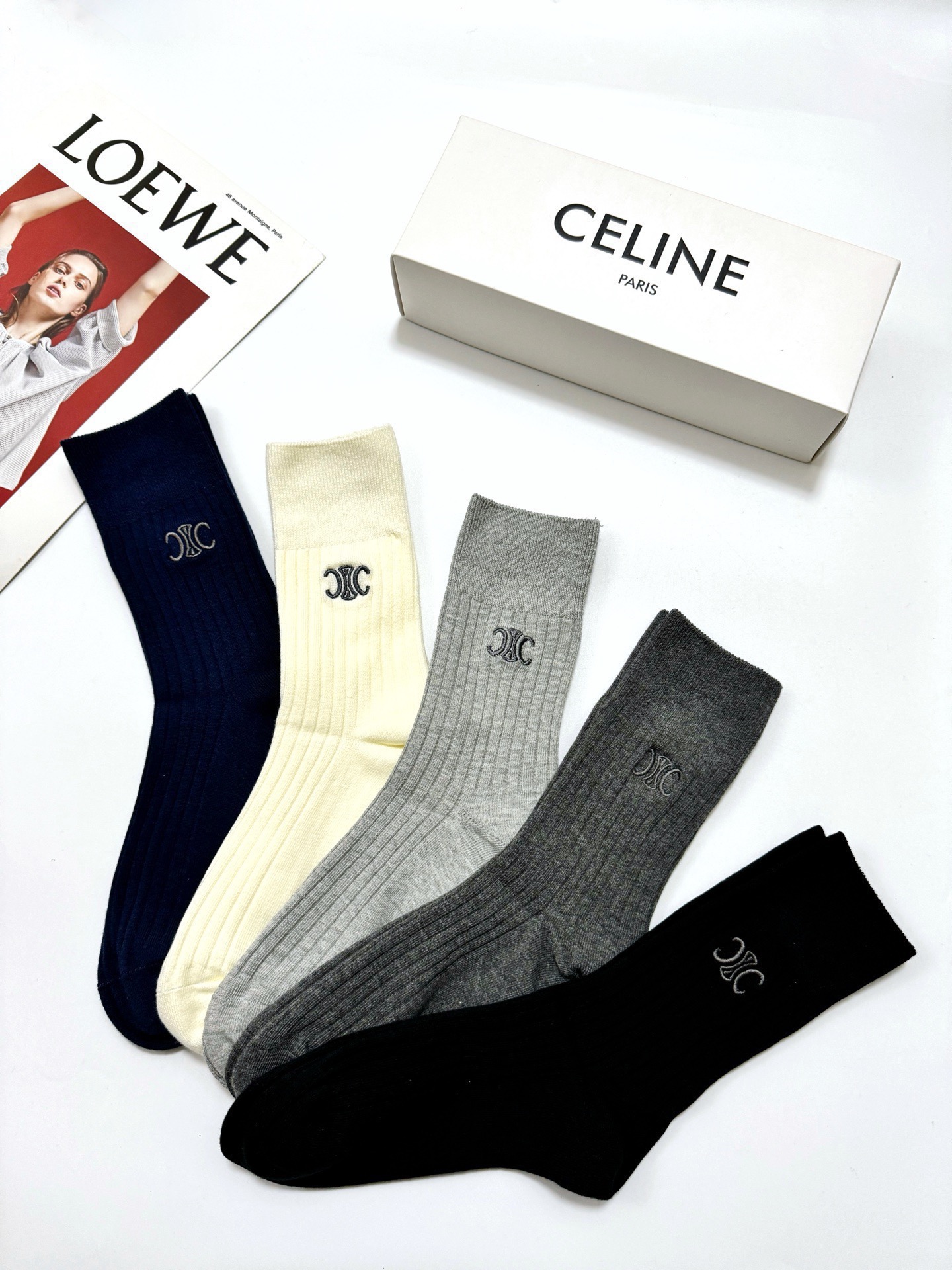配包装🌟【一盒5 双】 🌟Celine 赛琳 经典刺绣字母logo 纯棉 混纺中筒袜 ，软糯亲肤，ins