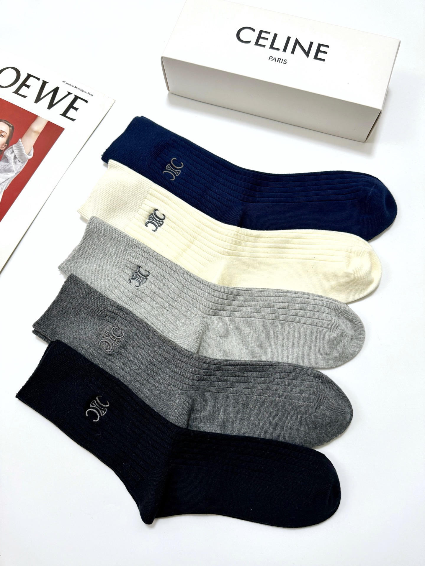配包装🌟【一盒5 双】 🌟Celine 赛琳 经典刺绣字母logo 纯棉 混纺中筒袜 ，软糯亲肤，ins