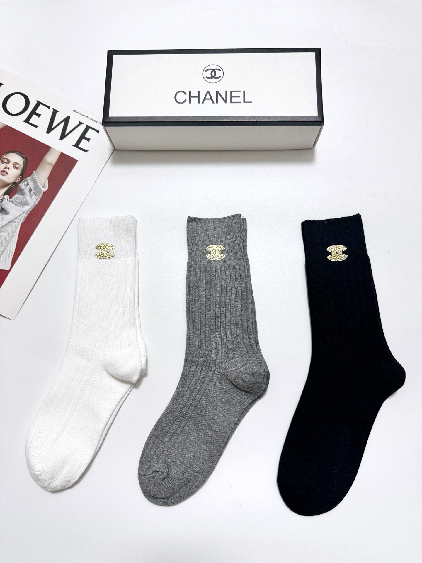 配包装🌟【一盒3 双】🌟 Chanel 香奈儿 经典字母logo纯棉 中筒袜 🌟经典配色个性时尚🌟ins