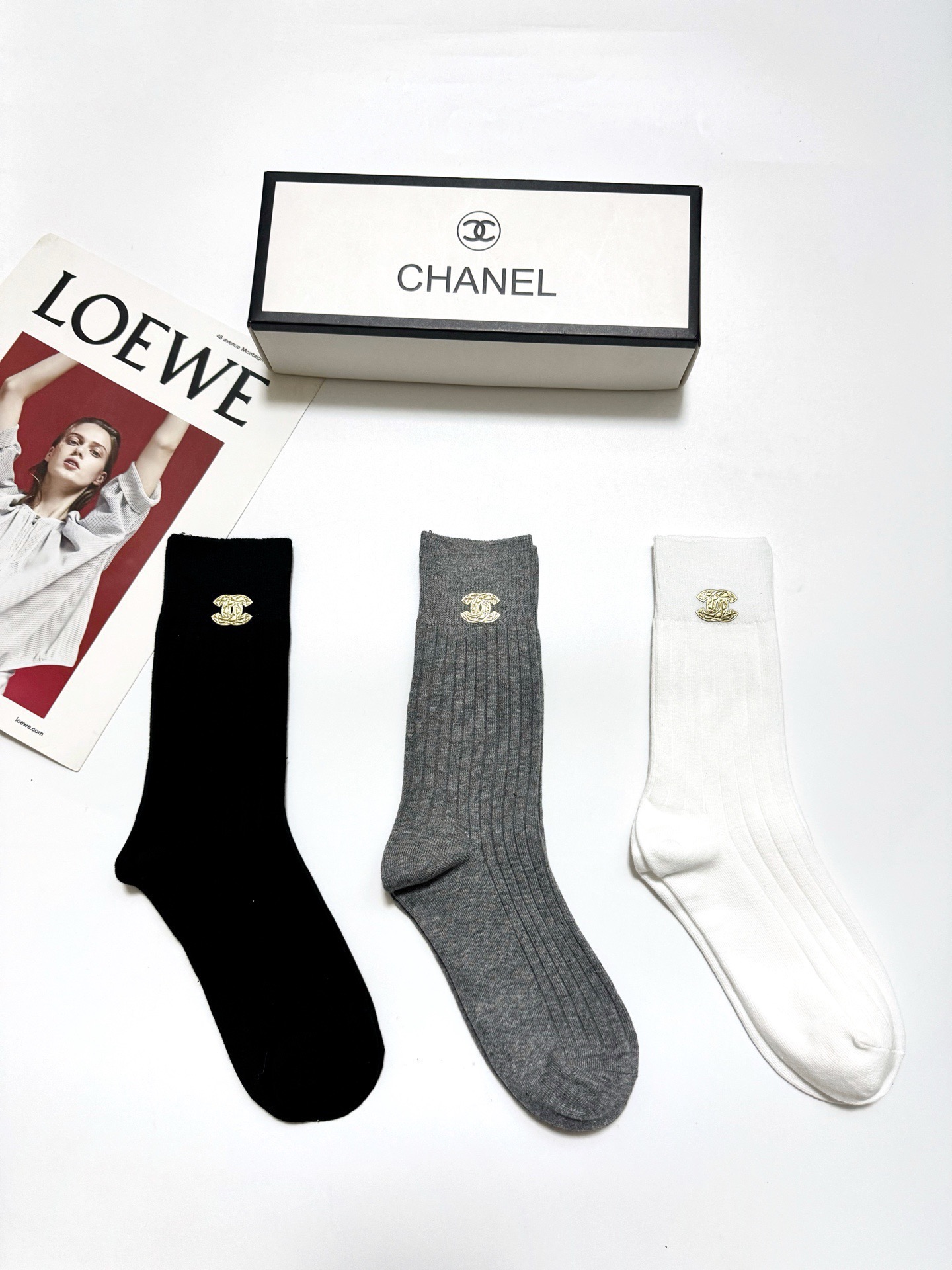 配包装🌟【一盒3 双】🌟 Chanel 香奈儿 经典字母logo纯棉 中筒袜 🌟经典配色个性时尚🌟ins