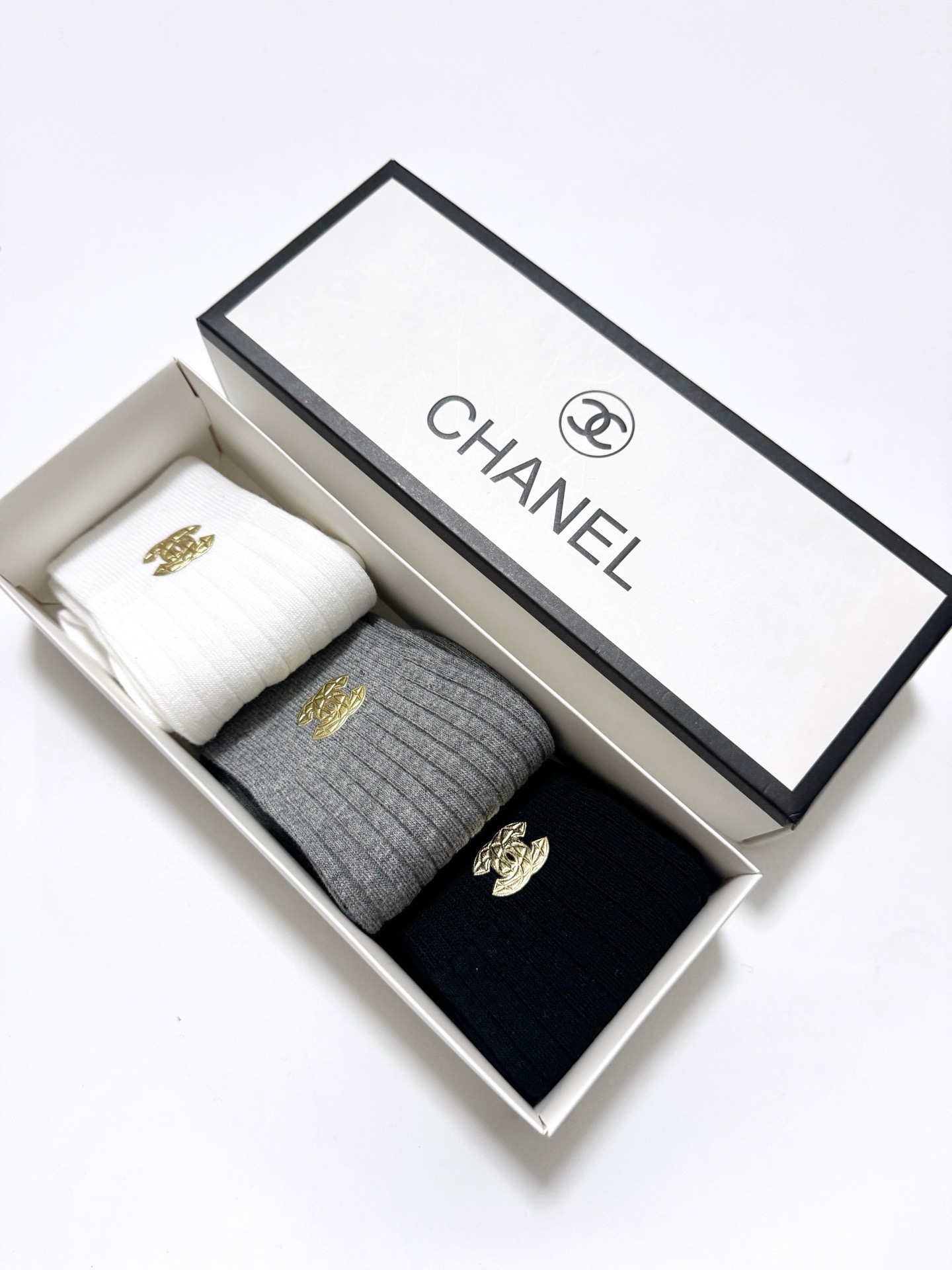 配包装🌟【一盒3 双】🌟 Chanel 香奈儿 经典字母logo纯棉 中筒袜 🌟经典配色个性时尚🌟ins