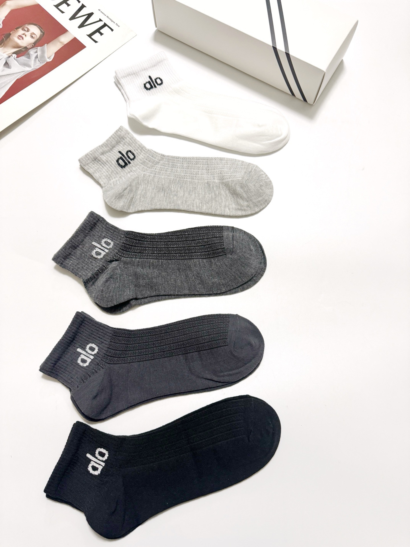 配包装🌟【一盒5 双】 🌟alo经典字母logo 纯棉 混纺网面 短筒袜 ，软糯亲肤，ins超火爆配色 