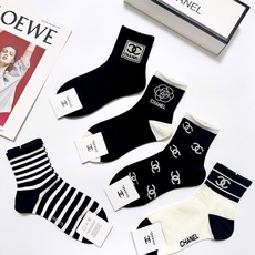 配包装🌟【一盒5 双】🌟Chanel 香奈儿 经典字母 logo短袜 !纯棉面料软糯亲肤!🌟ins爆款 配包装🌟【一盒5 双】🌟Chanel 香奈儿 经典字母 logo短袜 !纯棉面料软糯亲肤!🌟ins爆款