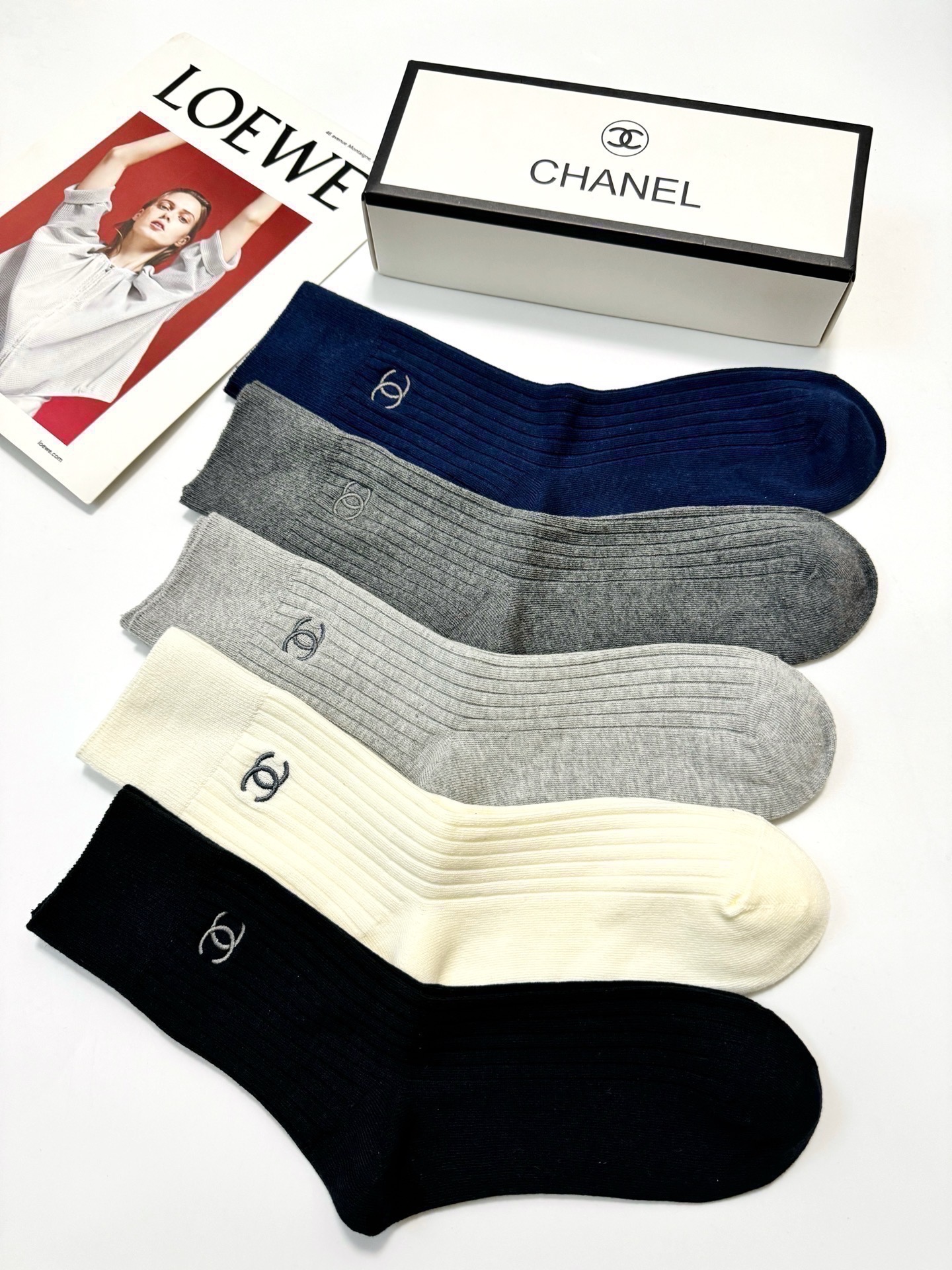 配包装🌟【一盒5双】🌟Chanel 香奈儿 经典字母 logo双针针织 纯棉 中筒袜  ！超级软糯亲肤！