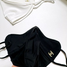 配盒子🌟【一盒2个】🌟 Chanel 香奈儿 经典字母logo冰丝防晒口罩,防紫外线的夏季神器,护眼角防 配盒子🌟【一盒2个】🌟 Chanel 香奈儿 经典字母logo冰丝防晒口罩,防紫外线的夏季神器,护眼角防