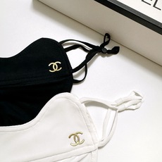 配盒子🌟【一盒2个】🌟 Chanel 香奈儿 经典字母logo冰丝防晒口罩,防紫外线的夏季神器,护眼角防 配盒子🌟【一盒2个】🌟 Chanel 香奈儿 经典字母logo冰丝防晒口罩,防紫外线的夏季神器,护眼角防