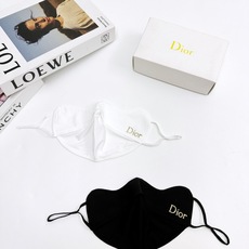 配盒子🌟【一盒2个】🌟 Dior 迪奥 经典字母logo冰丝防晒口罩,防紫外线的夏季神器,护眼角防晒口罩 配盒子🌟【一盒2个】🌟 Dior 迪奥 经典字母logo冰丝防晒口罩,防紫外线的夏季神器,护眼角防晒口罩