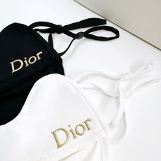 配盒子🌟【一盒2个】🌟 Dior 迪奥 经典字母logo冰丝防晒口罩,防紫外线的夏季神器,护眼角防晒口罩 配盒子🌟【一盒2个】🌟 Dior 迪奥 经典字母logo冰丝防晒口罩,防紫外线的夏季神器,护眼角防晒口罩