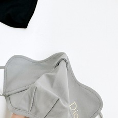 配盒子🌟【一盒2个】🌟 Dior 迪奥 经典字母logo冰丝防晒口罩,防紫外线的夏季神器,护眼角防晒口罩 配盒子🌟【一盒2个】🌟 Dior 迪奥 经典字母logo冰丝防晒口罩,防紫外线的夏季神器,护眼角防晒口罩