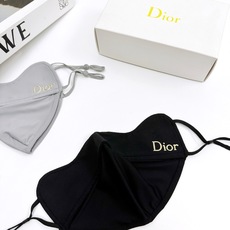 配盒子🌟【一盒2个】🌟 Dior 迪奥 经典字母logo冰丝防晒口罩,防紫外线的夏季神器,护眼角防晒口罩 配盒子🌟【一盒2个】🌟 Dior 迪奥 经典字母logo冰丝防晒口罩,防紫外线的夏季神器,护眼角防晒口罩