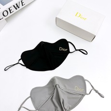 配盒子🌟【一盒2个】🌟 Dior 迪奥 经典字母logo冰丝防晒口罩,防紫外线的夏季神器,护眼角防晒口罩 配盒子🌟【一盒2个】🌟 Dior 迪奥 经典字母logo冰丝防晒口罩,防紫外线的夏季神器,护眼角防晒口罩