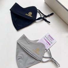 配盒子🌟【一盒2个】🌟 Chanel 香奈儿 经典字母logo冰丝防晒口罩,防紫外线的夏季神器,护眼角防 配盒子🌟【一盒2个】🌟 Chanel 香奈儿 经典字母logo冰丝防晒口罩,防紫外线的夏季神器,护眼角防