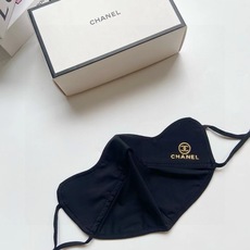 配盒子🌟【一盒2个】🌟 Chanel 香奈儿 经典字母logo冰丝防晒口罩,防紫外线的夏季神器,护眼角防 配盒子🌟【一盒2个】🌟 Chanel 香奈儿 经典字母logo冰丝防晒口罩,防紫外线的夏季神器,护眼角防