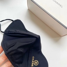 配盒子🌟【一盒2个】🌟 Chanel 香奈儿 经典字母logo冰丝防晒口罩,防紫外线的夏季神器,护眼角防 配盒子🌟【一盒2个】🌟 Chanel 香奈儿 经典字母logo冰丝防晒口罩,防紫外线的夏季神器,护眼角防