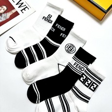 配包装🌟【一盒5 双】 🌟Fendi 芬迪 经典字母logo 纯棉中筒袜 ,ins超火爆中筒袜 纯棉 配包装🌟【一盒5 双】 🌟Fendi 芬迪 经典字母logo 纯棉中筒袜 ,ins超火爆中筒袜 纯棉
