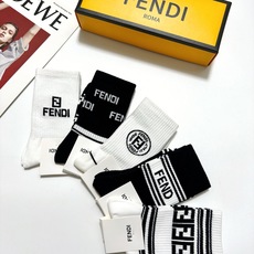 配包装🌟【一盒5 双】 🌟Fendi 芬迪 经典字母logo 纯棉中筒袜 ,ins超火爆中筒袜 纯棉 配包装🌟【一盒5 双】 🌟Fendi 芬迪 经典字母logo 纯棉中筒袜 ,ins超火爆中筒袜 纯棉