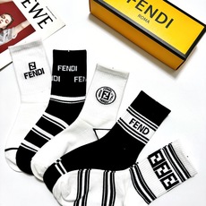 配包装🌟【一盒5 双】 🌟Fendi 芬迪 经典字母logo 纯棉中筒袜 ,ins超火爆中筒袜 纯棉 配包装🌟【一盒5 双】 🌟Fendi 芬迪 经典字母logo 纯棉中筒袜 ,ins超火爆中筒袜 纯棉