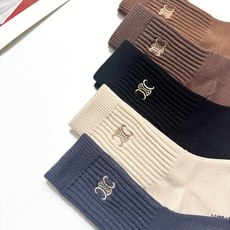 配包装🌟【一盒5 双】 🌟Celine 赛琳 经典刺绣字母logo 羊绒混纺中筒袜 ,软糯亲肤,in 配包装🌟【一盒5 双】 🌟Celine 赛琳 经典刺绣字母logo 羊绒混纺中筒袜 ,软糯亲肤,in