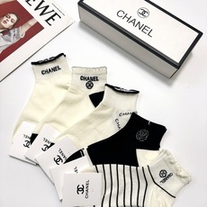 配包装🌟【一盒5 双】 🌟Chanel 香奈儿 经典字母logo 双C短袜 ,ins超火爆短袜,纯棉 配包装🌟【一盒5 双】 🌟Chanel 香奈儿 经典字母logo 双C短袜 ,ins超火爆短袜,纯棉