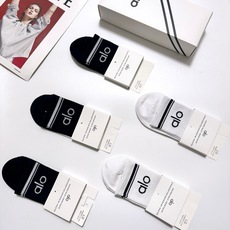 配包装🌟【一盒5双】 🌟 alo 经典字母logo 纯棉中筒袜 ,ins超火爆小腿短袜,纯棉面料,潮 配包装🌟【一盒5双】 🌟 alo 经典字母logo 纯棉中筒袜 ,ins超火爆小腿短袜,纯棉面料,潮