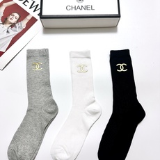 配包装🌟【一盒3 双】 🌟Chanel 香奈儿 经典字母logo 超薄透气中筒袜 ,ins超火爆空调袜, 配包装🌟【一盒3 双】 🌟Chanel 香奈儿 经典字母logo 超薄透气中筒袜 ,ins超火爆空调袜,