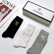 配包装🌟【一盒3 双】 🌟Chanel 香奈儿 经典字母logo 超薄透气中筒袜 ,ins超火爆空调袜, 配包装🌟【一盒3 双】 🌟Chanel 香奈儿 经典字母logo 超薄透气中筒袜 ,ins超火爆空调袜,