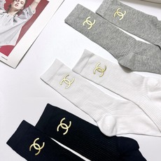 配包装🌟【一盒3 双】 🌟Chanel 香奈儿 经典字母logo 超薄透气中筒袜 ,ins超火爆空调袜, 配包装🌟【一盒3 双】 🌟Chanel 香奈儿 经典字母logo 超薄透气中筒袜 ,ins超火爆空调袜,