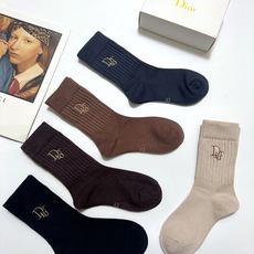 配包装🌟【一盒5 双】男女同款 🌟Dior 迪奥 经典字母logo 羊绒混纺中筒袜 ,ins超火爆空调袜 配包装🌟【一盒5 双】男女同款 🌟Dior 迪奥 经典字母logo 羊绒混纺中筒袜 ,ins超火爆空调袜