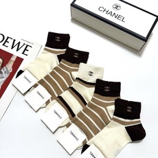 配包装🌟【一盒5 双】春季新款 🌟Chanel 香奈儿 经典刺绣字母logo 纯棉短筒袜 ,ins超 配包装🌟【一盒5 双】春季新款 🌟Chanel 香奈儿 经典刺绣字母logo 纯棉短筒袜 ,ins超