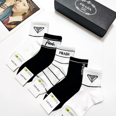 配包装🌟【一盒5 双】 🌟Prada 普拉达 经典字母logo 纯棉短筒袜 ,ins超火爆短袜,纯棉面料 配包装🌟【一盒5 双】 🌟Prada 普拉达 经典字母logo 纯棉短筒袜 ,ins超火爆短袜,纯棉面料