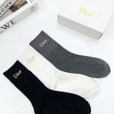配包装🌟【一盒3 双】🌟 Dior 迪奥 经典字母logo纯棉 中筒袜 🌟经典配色个性时尚🌟ins爆款 配包装🌟【一盒3 双】🌟 Dior 迪奥 经典字母logo纯棉 中筒袜 🌟经典配色个性时尚🌟ins爆款