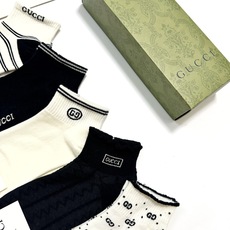 配包装🌟【一盒5 双】 🌟Gucci 古奇 经典字母logo纯棉短袜 男女同款,ins超火爆红人同款, 配包装🌟【一盒5 双】 🌟Gucci 古奇 经典字母logo纯棉短袜 男女同款,ins超火爆红人同款,
