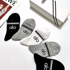配包装🌟【一盒5 双】 🌟alo 经典字母logo纯棉短袜 中筒袜 , 男女同款,ins超火爆红人同款 配包装🌟【一盒5 双】 🌟alo 经典字母logo纯棉短袜 中筒袜 , 男女同款,ins超火爆红人同款