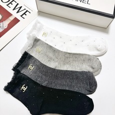 配包装🌟【一盒4 双】 🌟Chanel 香奈儿 经典字母logo 纯棉中筒袜 ,ins超火爆小腿袜, 配包装🌟【一盒4 双】 🌟Chanel 香奈儿 经典字母logo 纯棉中筒袜 ,ins超火爆小腿袜,