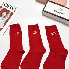 配包装🌟【一盒3双】🌟UGG 经典字母 logo刺绣羊毛 混纺中筒袜 !超级软糯亲肤!🌟ins爆款!专 配包装🌟【一盒3双】🌟UGG 经典字母 logo刺绣羊毛 混纺中筒袜 !超级软糯亲肤!🌟ins爆款!专