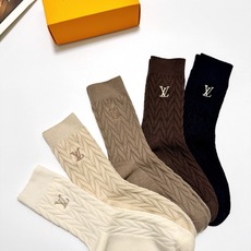 配包装🌟【一盒5 双】 🌟LV 路易威登 经典字母logo 羊绒混纺 中筒袜 ,ins超火爆配色 , 配包装🌟【一盒5 双】 🌟LV 路易威登 经典字母logo 羊绒混纺 中筒袜 ,ins超火爆配色 ,