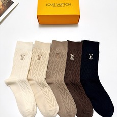 配包装🌟【一盒5 双】 🌟LV 路易威登 经典字母logo 羊绒混纺 中筒袜 ,ins超火爆配色 , 配包装🌟【一盒5 双】 🌟LV 路易威登 经典字母logo 羊绒混纺 中筒袜 ,ins超火爆配色 ,