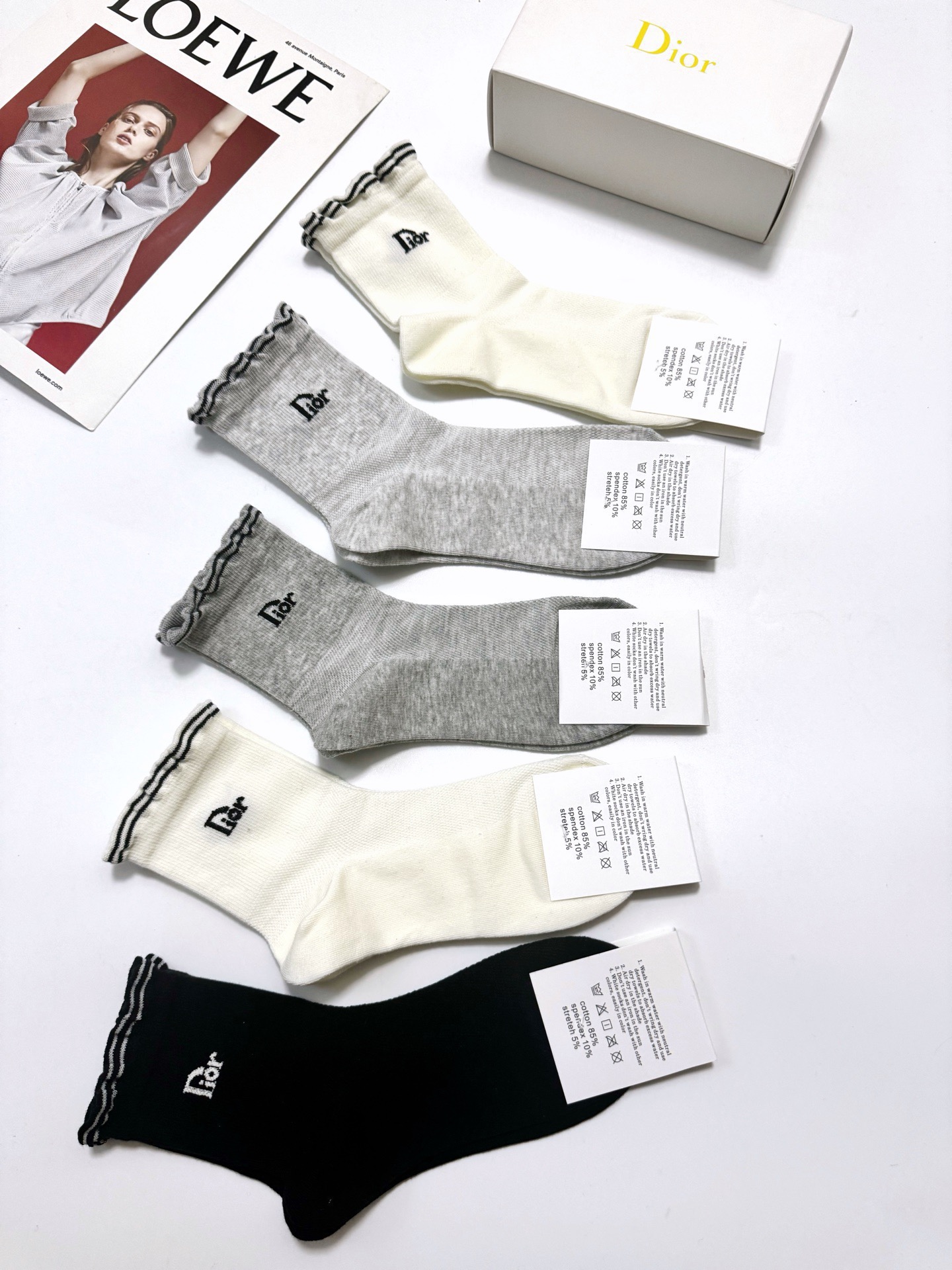 配包装🌟【一盒5 双】 🌟Dior 迪奥 经典字母logo 纯棉短筒袜   ，ins超火爆短袜，纯棉面料