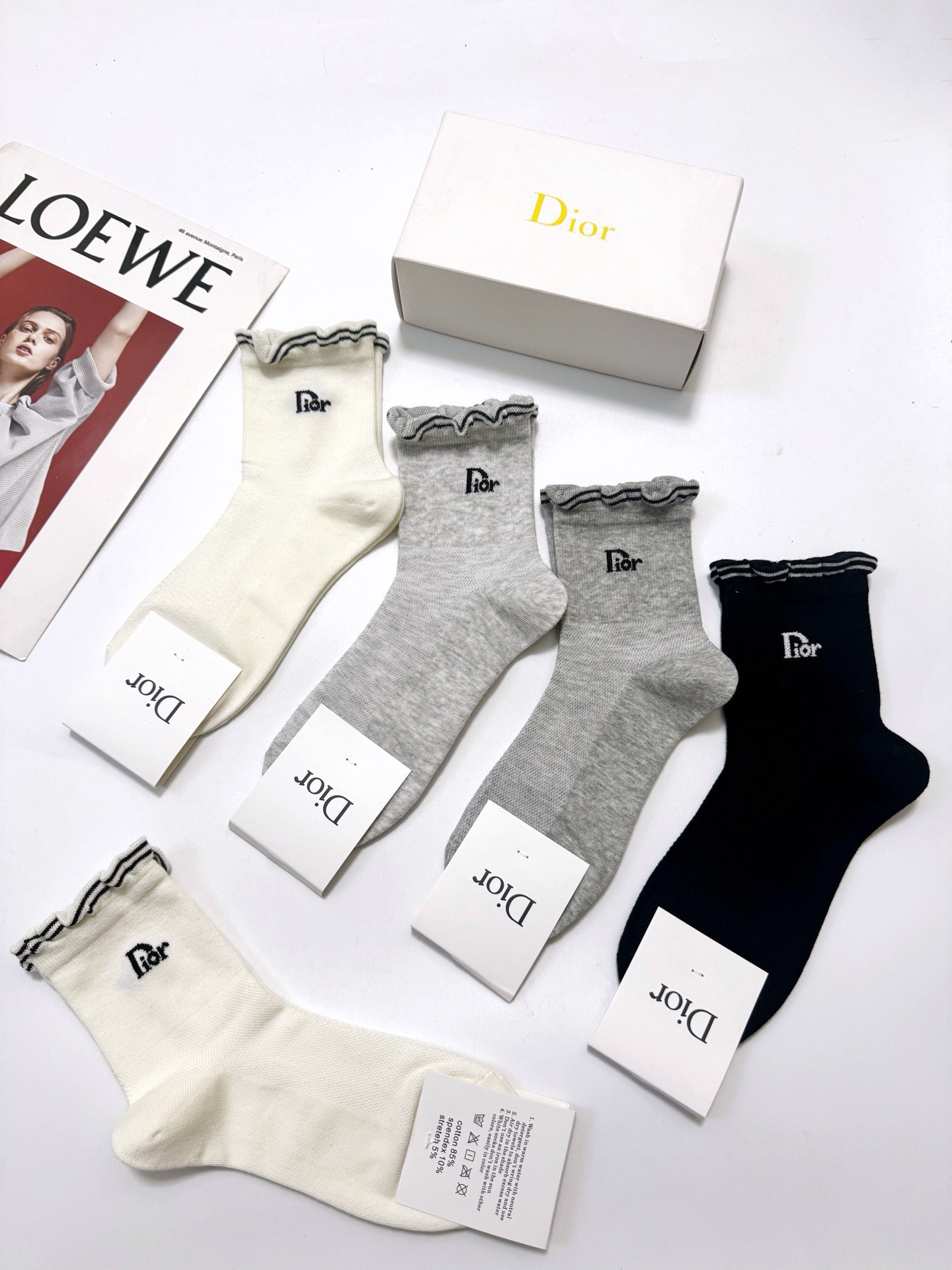 配包装🌟【一盒5 双】 🌟Dior 迪奥 经典字母logo 纯棉短筒袜   ，ins超火爆短袜，纯棉面料