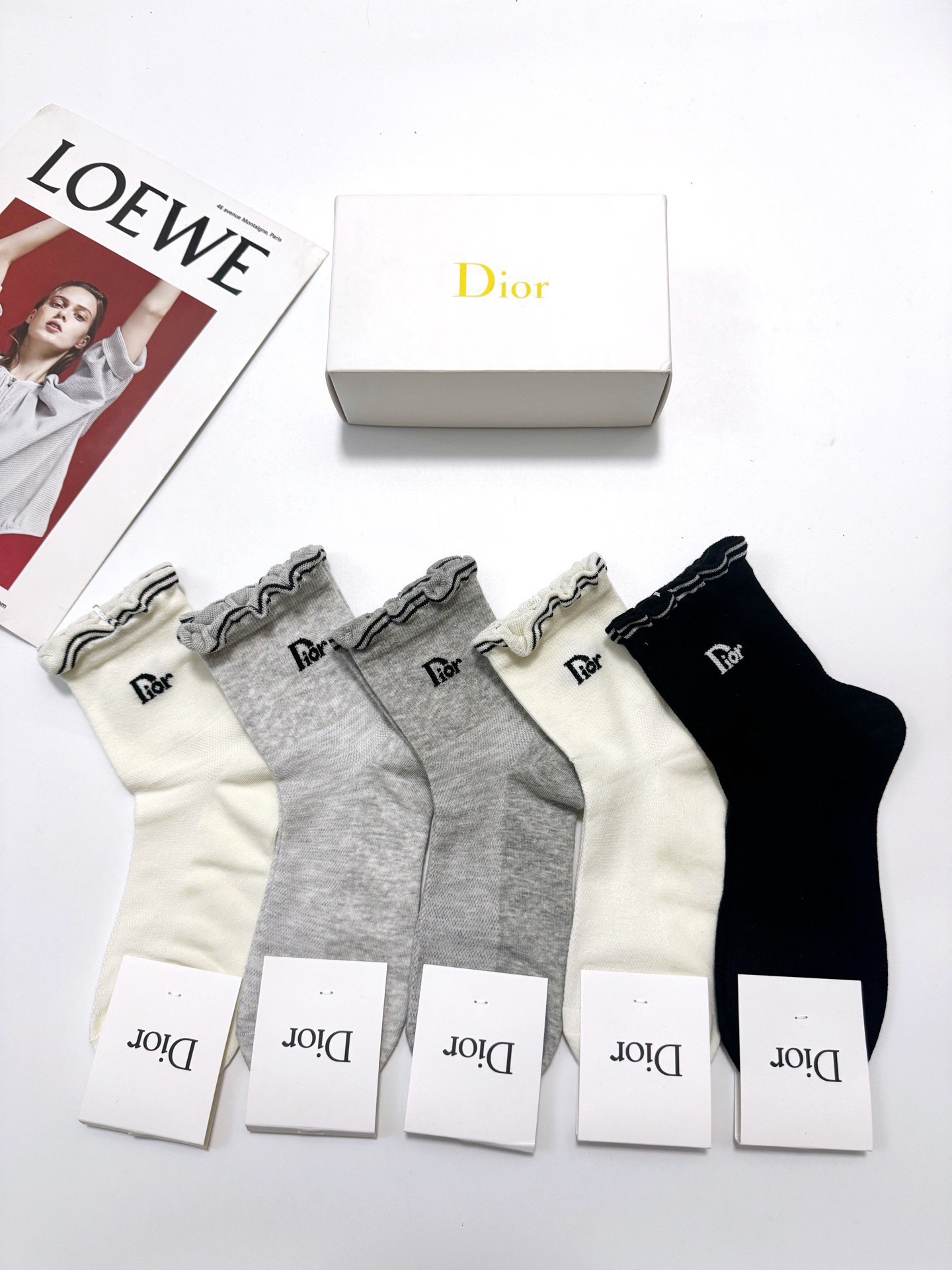 配包装🌟【一盒5 双】 🌟Dior 迪奥 经典字母logo 纯棉短筒袜   ，ins超火爆短袜，纯棉面料