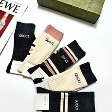 配包装🌟【一盒5 双】 🌟Gucci 古琦 经典刺绣字母logo 纯棉中筒袜 ,ins超火爆小腿袜, 配包装🌟【一盒5 双】 🌟Gucci 古琦 经典刺绣字母logo 纯棉中筒袜 ,ins超火爆小腿袜,