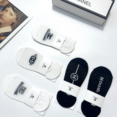 配包装🌟【一盒5双】 🌟Chanel 香奈儿 经典字母logo 纯棉船袜 ,ins超火爆空调袜,纯棉 配包装🌟【一盒5双】 🌟Chanel 香奈儿 经典字母logo 纯棉船袜 ,ins超火爆空调袜,纯棉