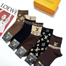 配包装🌟【一盒5 双】 🌟LV 路易威登 经典字母logo 纯棉短筒袜 ,男女同款 ,ins超火爆短 配包装🌟【一盒5 双】 🌟LV 路易威登 经典字母logo 纯棉短筒袜 ,男女同款 ,ins超火爆短