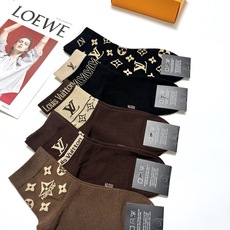 配包装🌟【一盒5 双】 🌟LV 路易威登 经典字母logo 纯棉短筒袜 ,男女同款 ,ins超火爆短 配包装🌟【一盒5 双】 🌟LV 路易威登 经典字母logo 纯棉短筒袜 ,男女同款 ,ins超火爆短