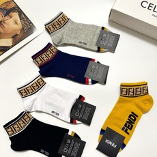 配包装🌟【一盒5 双】男女同款 🌟Fendi 芬迪 经典字母logo 纯棉短筒袜 ,ins超火爆短袜 配包装🌟【一盒5 双】男女同款 🌟Fendi 芬迪 经典字母logo 纯棉短筒袜 ,ins超火爆短袜